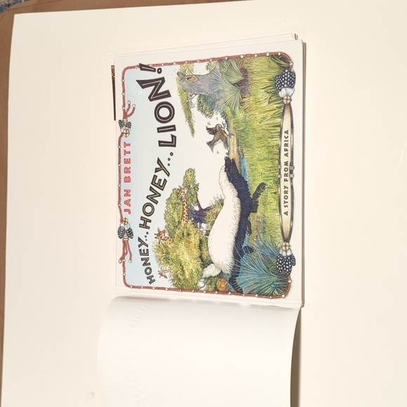 Jan Brett Honey..Honey..Lion, A Story From Africa Hardback Book w/Cover (2005) - Picture 6 of 7